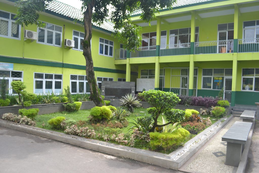 Sekolah Hijau: Menerapkan Kebun dan Energi Terbarukan sebagai Laboratorium Sains Hidup