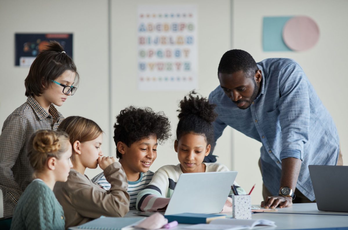Peer‑Led Learning Hubs di Kibera, Nairobi: Komunitas Belajar Mandiri di Kawasan Padat