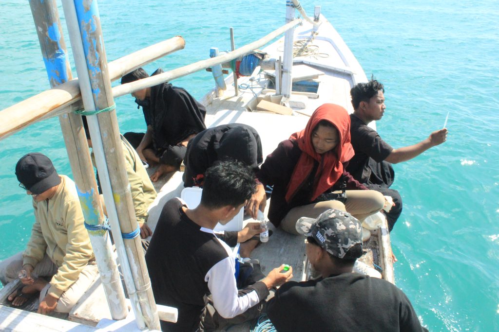 Belajar di Tengah Laut: Kelas Terapung untuk Anak-Anak Pulau Kecil
